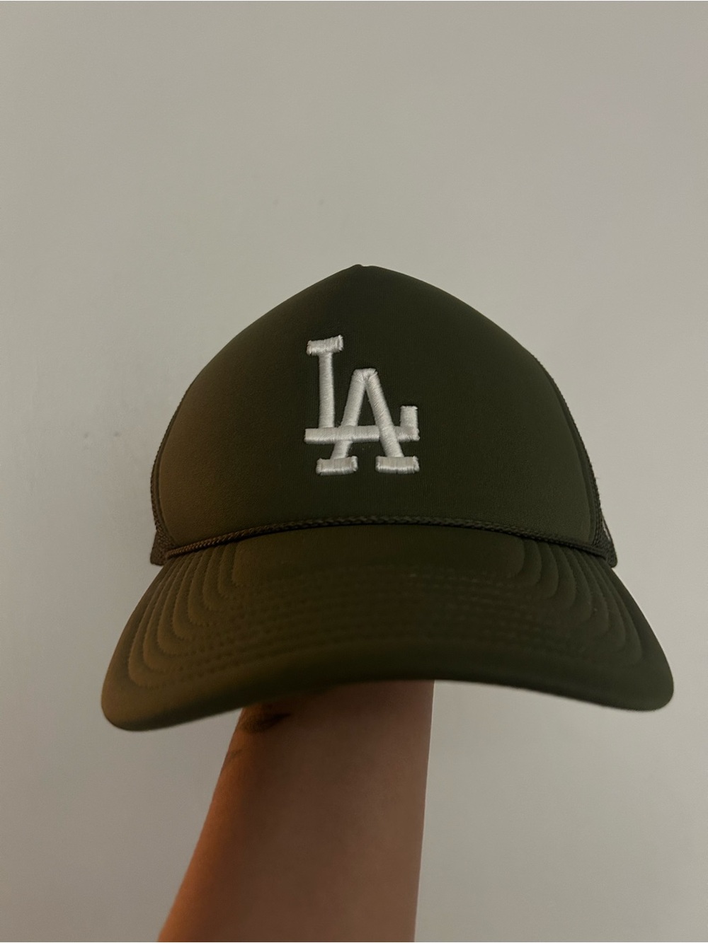 47’ Embroidered Trucker Cap in Olive Green - Urban outfitters